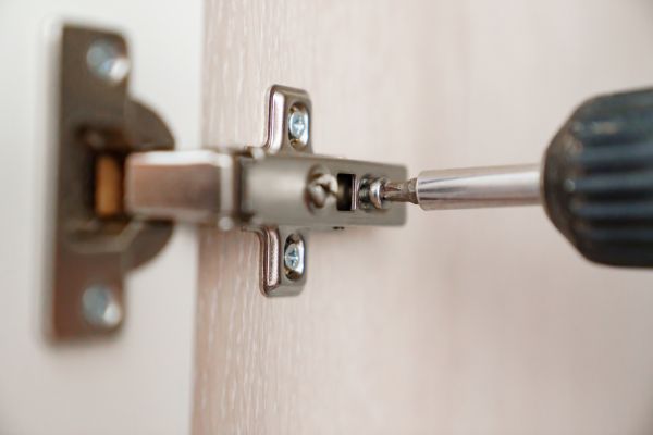 Cupboard Hinge Repair in Missouri City