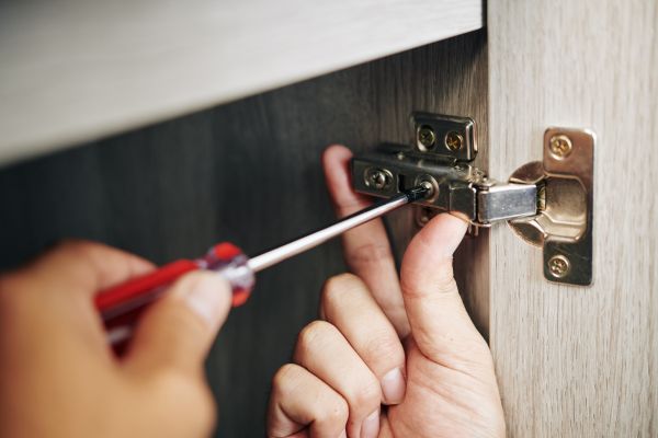 Cabinet Hinge Installation in Missouri City